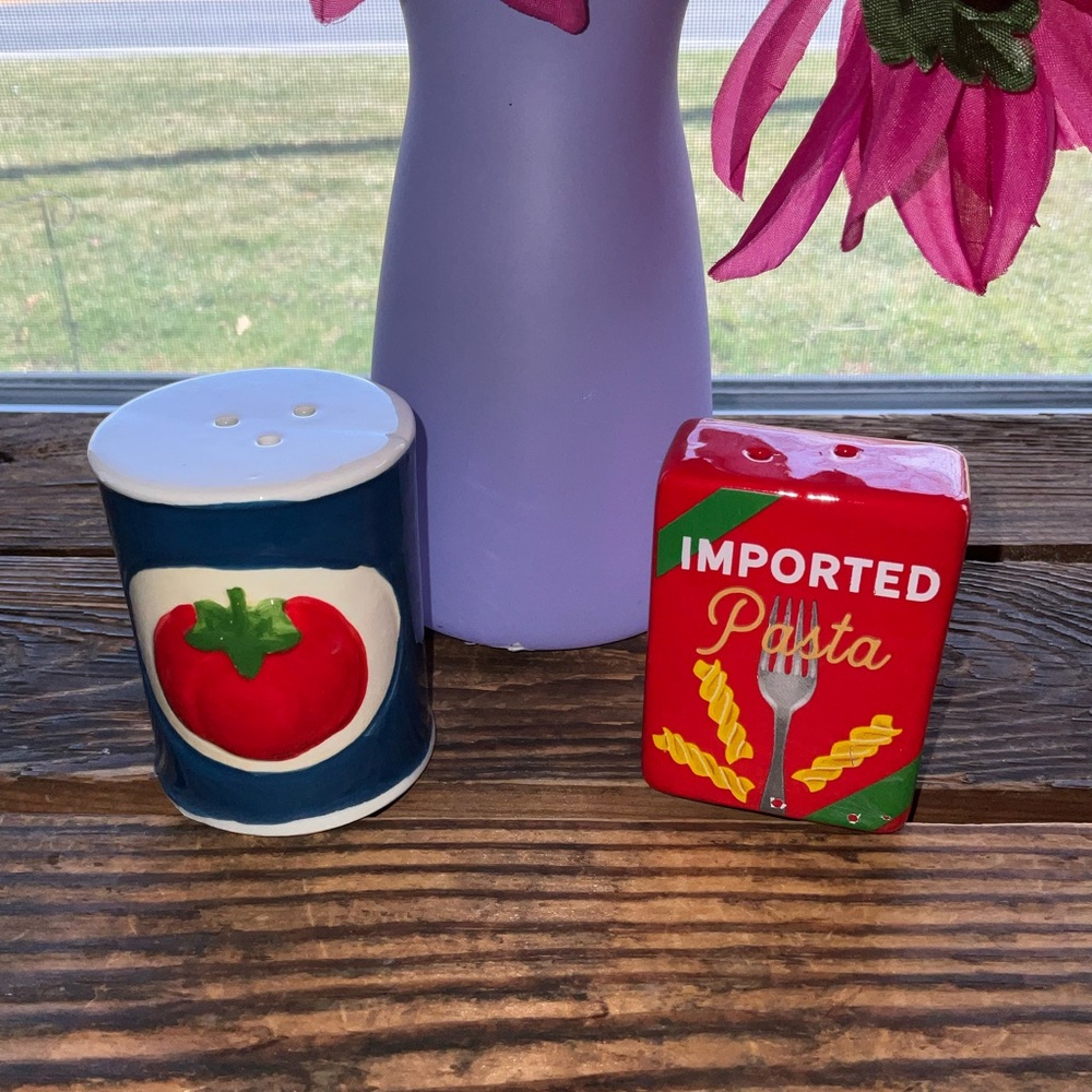 Tomato and Pasta Salt and Pepper Shakers ~ New - Picture 2 of 5